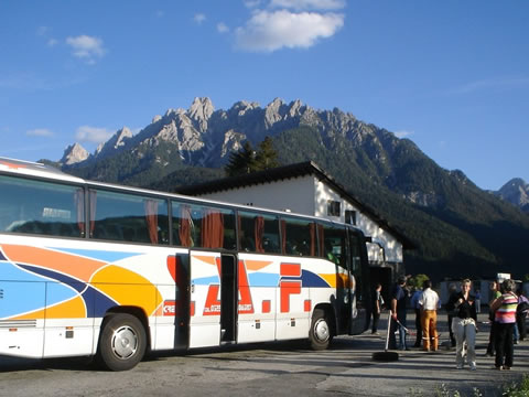 Transfer e noleggio autobus, minibus, limousine, motoscafi privati